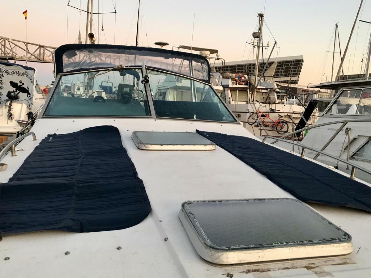 Готель Yacht Experience Barcelona Сан-Адріа-де-Бесос Екстер'єр фото