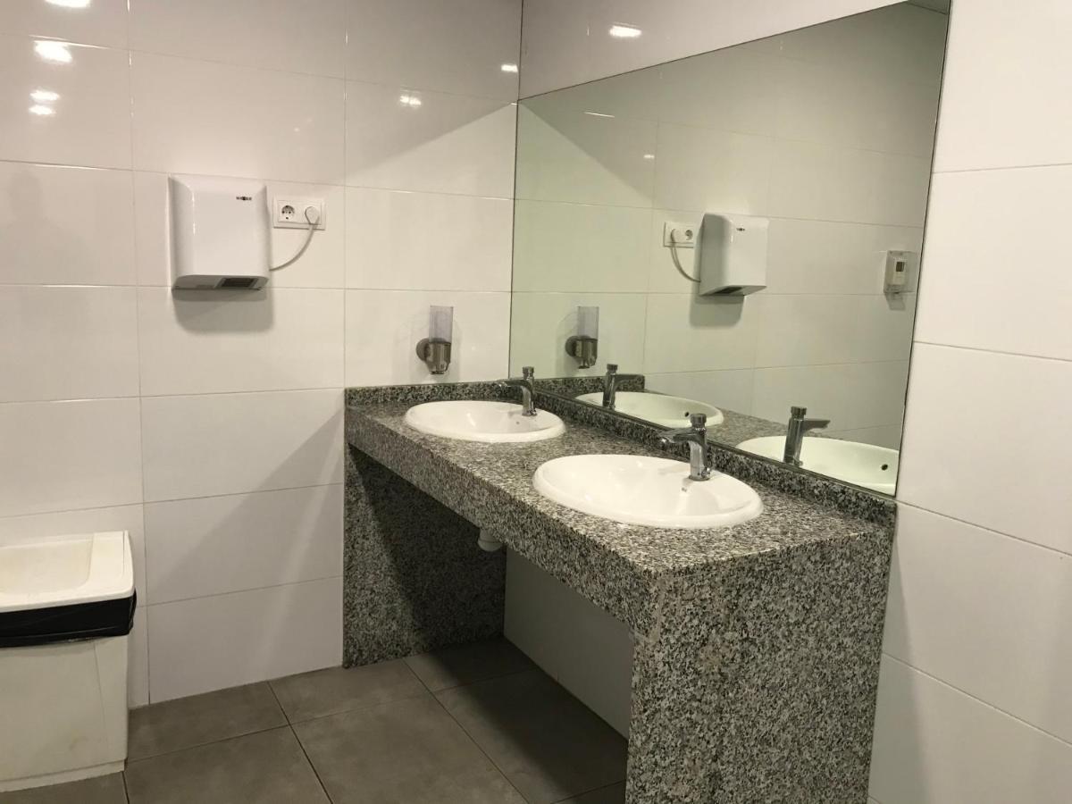 Готель Yacht Experience Barcelona Сан-Адріа-де-Бесос Екстер'єр фото